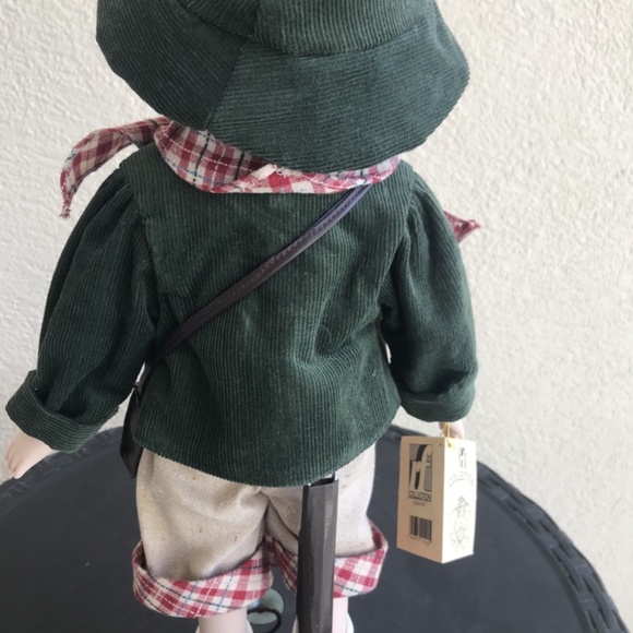 New RF Collection 17" Porcelain German Doll Set Bavarian Attire w/Tags & Stands - Picture 9 of 15